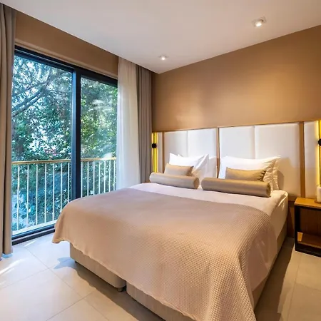Helis Premium Aparthotel *